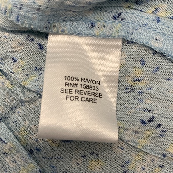 NWT ruched floral top with shoulder cap short sleeves and ballerina neckline - Picture 12 of 12